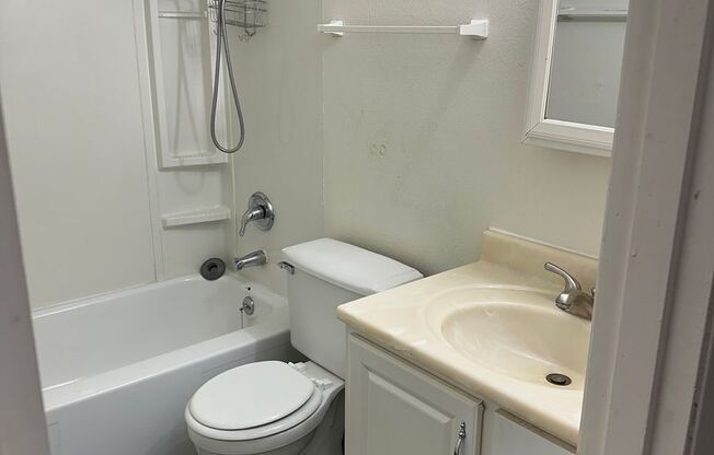 Studio, 1 bath, 500 sqft, $895, Unit 5