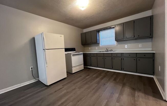 2 beds, 1 bath, 900 sqft, $1,050, Unit 201-3