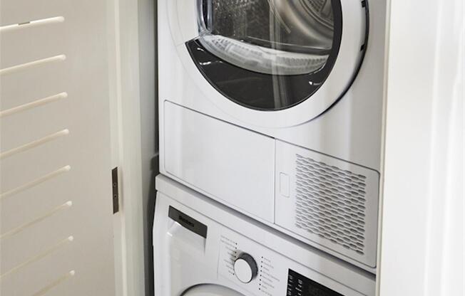 2 beds, 2 baths, 950 sqft, $8,925, Unit 21E