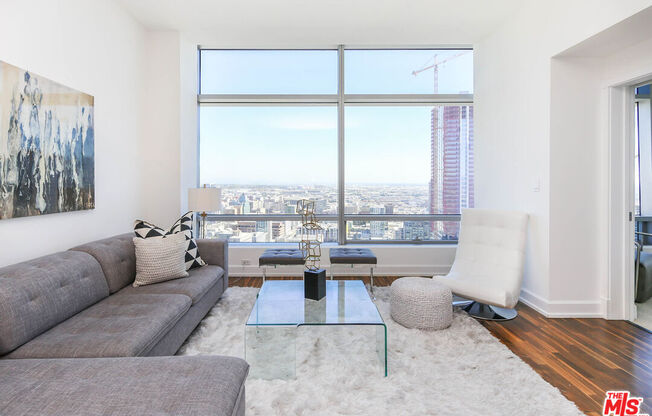 1 bed, 2 baths, 1,000 sqft, $5,999, Unit 31E