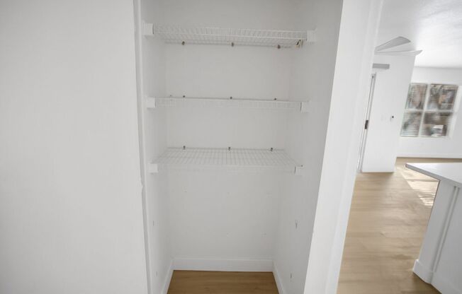 3 beds, 2 baths, $1,570, Unit # 2084