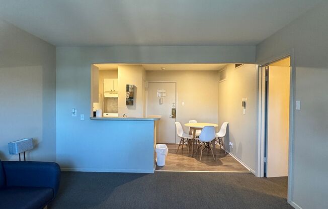 1 bed, 1 bath, 550 sqft, $1,100, Unit 32