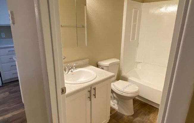 1 bed, 1 bath, 670 sqft, $1,295, Unit 244