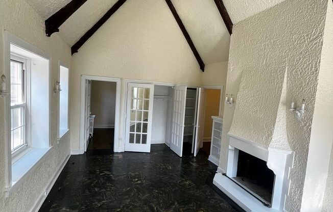 1 bed, 1 bath, 610 sqft, $1,385, Unit Bayard Manor 304