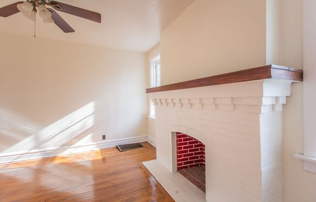 (220) 1140 Ursula Ave