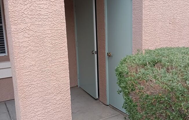 Gated Summerlin Condo - Ground floor 2/2 with Carport