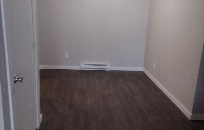 3 beds, 1 bath, 1,100 sqft, $1,200