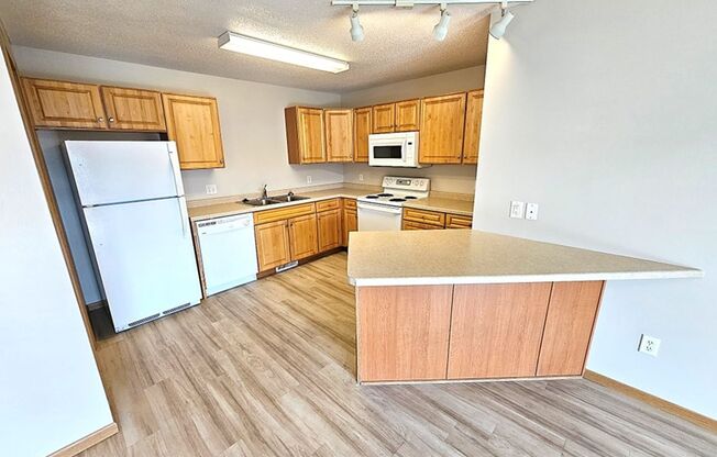 2 beds, 1 bath, 898 sqft, $1,025, Unit 7003 W. 56th Street #8