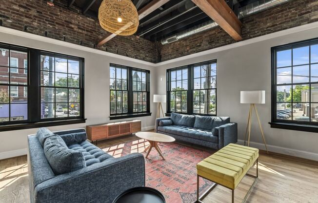 Renovated Highland Loft sleeps 4!