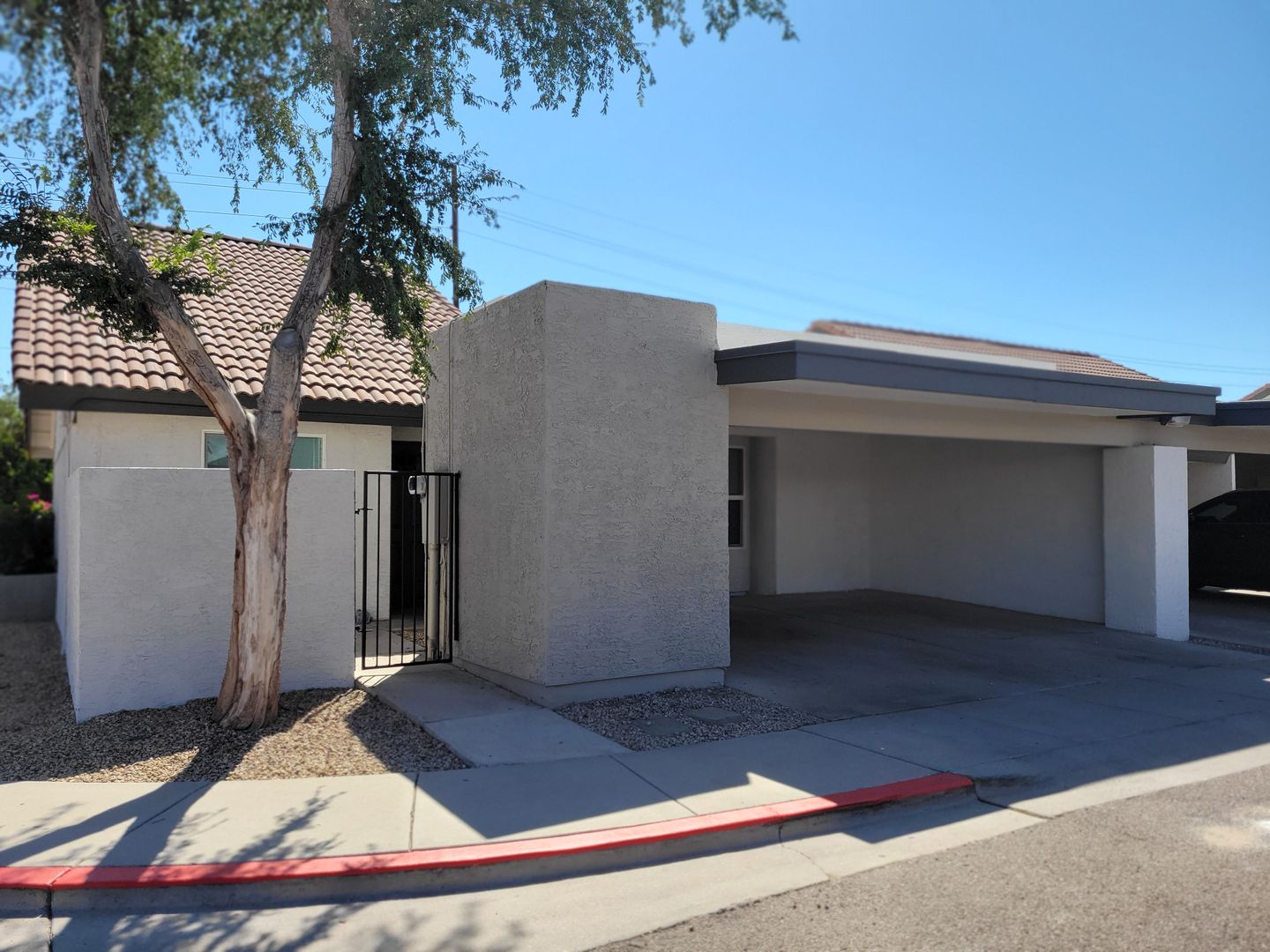 Great 3 bed 2 bath! Updated! Gated Community
