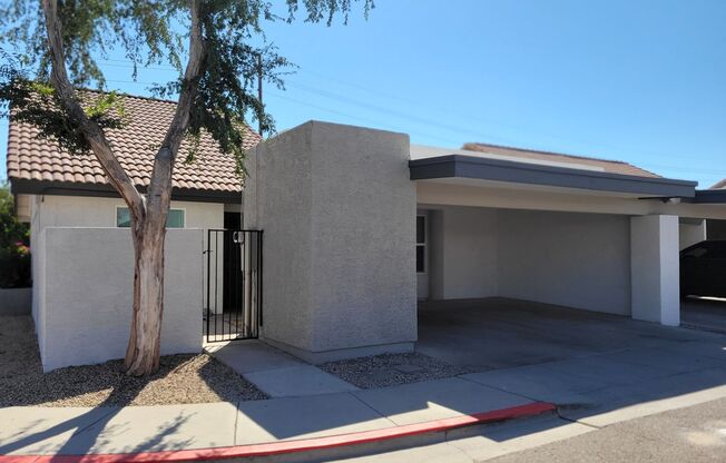 Nice! 3 Bed 2 Bath Town-home Central PHX Gated Community with Pool