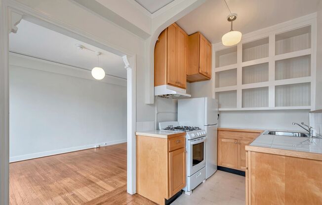 330-340 Hayes Street Apartments*