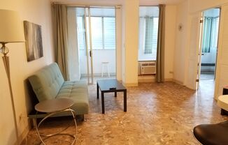 Near Waikiki Beach. Window AC. Near Public Transportation