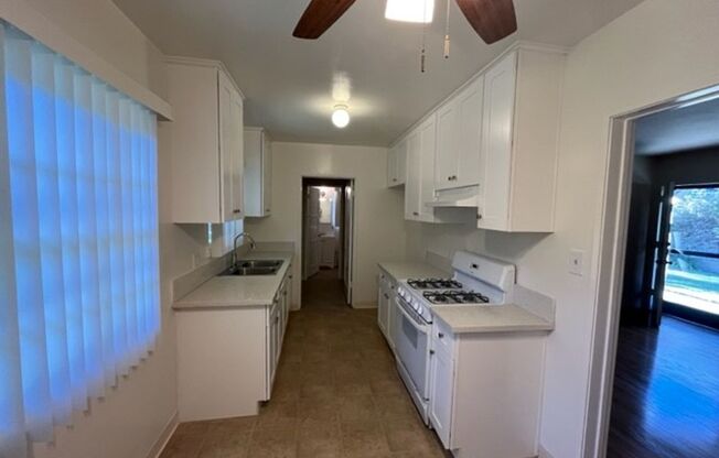 1 bed, 1 bath, 650 sqft, $2,200, Unit 933B