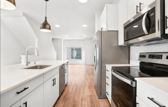 3 beds, 2 baths, 1,871 sqft, $2,880, Unit H-C