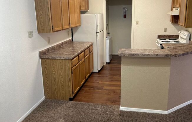 2 beds, 2 baths, 957 sqft, $1,015, Unit 62