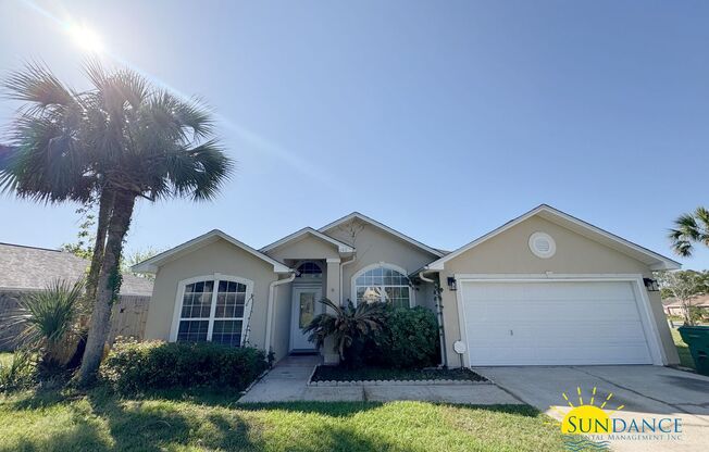 Beautiful Home in a gated community in Mary Esther! Call Today!