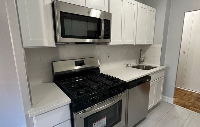 2 beds, 2 baths, $3,200, Unit 1K