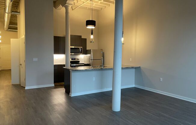 1 bed, 1 bath, 826 sqft, $1,475, Unit Cream City Lofts-311