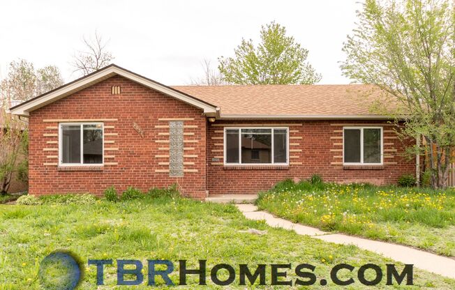 3 beds, 2 baths, $2,300