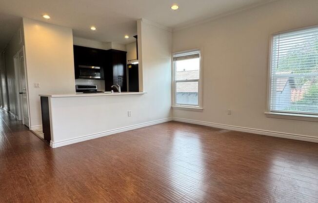 2744 S. Redondo Blvd  (Spacious 3-Bed, 1-Bath Apartment with Modern Amenities!)