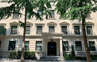 33 E 22 ST