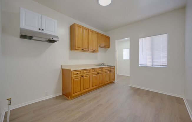 2 beds, 1 bath, 1,000 sqft, $2,400, Unit 2129