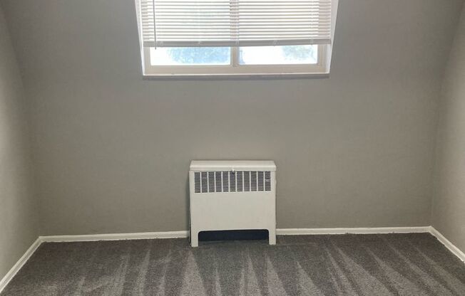 3 beds, 1 bath, 1,400 sqft, $1,620, Unit 1481-10