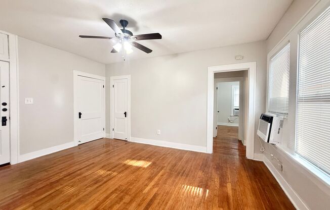 2 beds, 1 bath, $1,195, Unit B3601