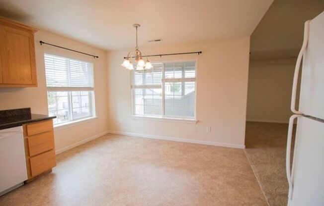 Clean 2 Bedroom. 2 bath apartment