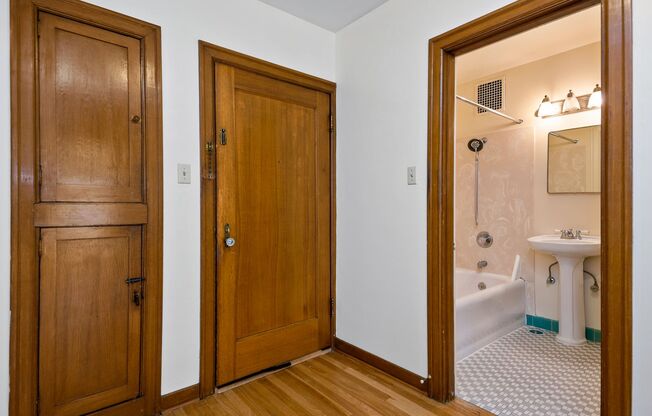 1 bed, 1 bath, 827 sqft, $1,795, Unit 206