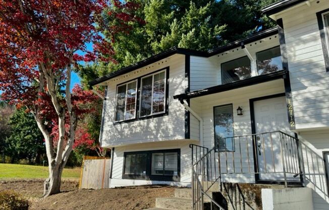 4BR | 3BA Spacious House with Large Backyard