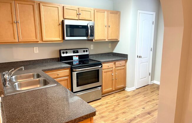 Welcome to this spacious end unit in Atlanta, GA! Great for Roommates!