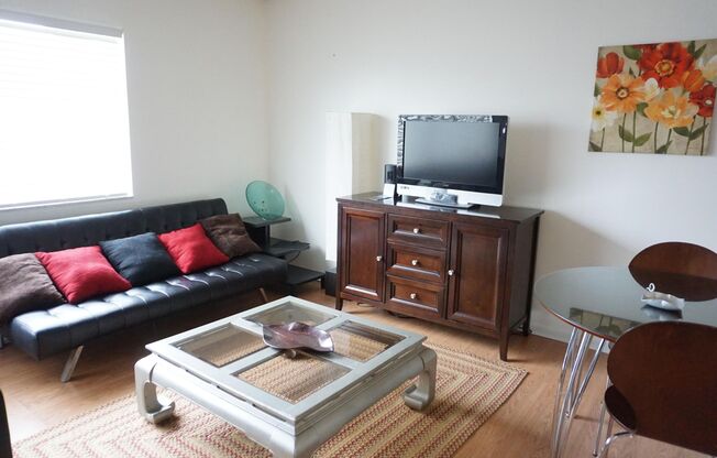 Furnished efficiency one block from the beach