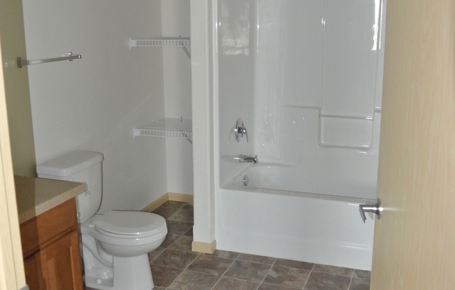 4 beds, 3 baths, $1,895, Unit 302