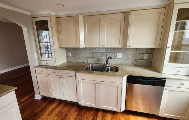 2 beds, 2 baths, $2,250, Unit #1105