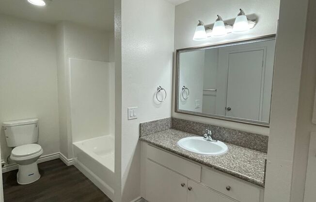 2 beds, 1 bath, 750 sqft, $2,100, Unit 25