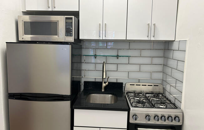 Studio, 1 bath, $2,500, Unit 4D