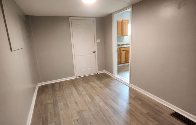 2 beds, 1 bath, $925, Unit # 1