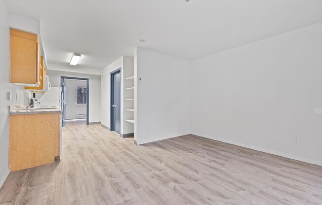 2 beds, 1 bath, 700 sqft, $1,200, Unit 221