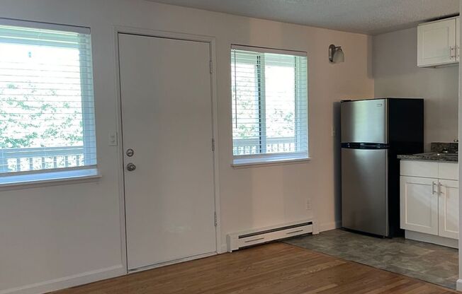 1 bed, 1 bath, 450 sqft, $1,225, Unit 8