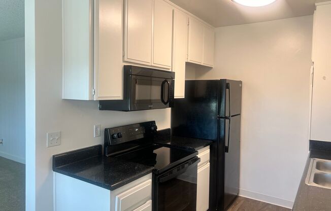 2 beds, 2 baths, 960 sqft, $2,595, Unit 223