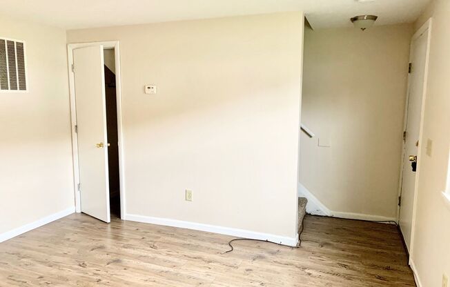 2 beds, 1 bath, 850 sqft, $925, Unit 2833