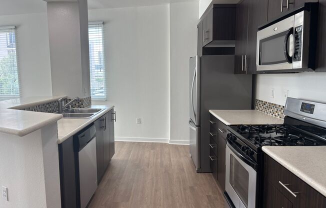 3 beds, 3 baths, 1,956 sqft, $5,030, Unit 475