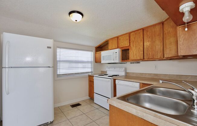 Cozy 2/1 Spacious Duplex Near East Lake Tohopekaliga - Saint Cloud!