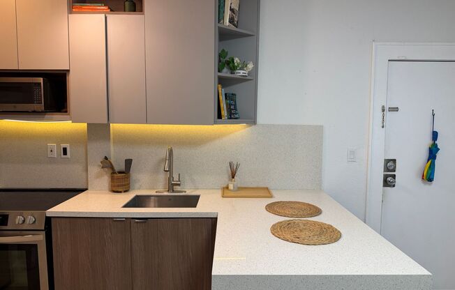 Fully Furnished 1BR with In-Unit Washer & Dryer