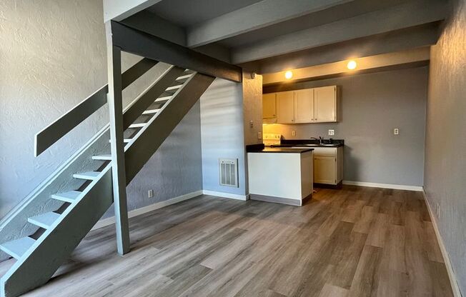 1 bed, 1 bath, $1,200, Unit 30