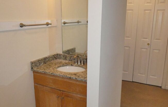 4 beds, 2.5 baths, $1,900, Unit Apt E