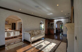 100 W DAVIS BOULEVARD