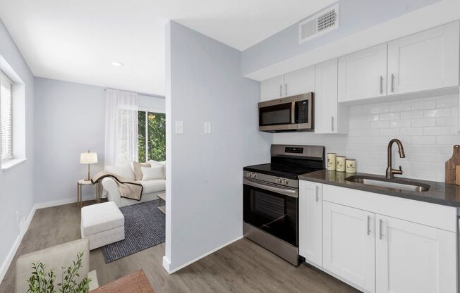 1 bed, 1 bath, 700 sqft, $850, Unit 1S